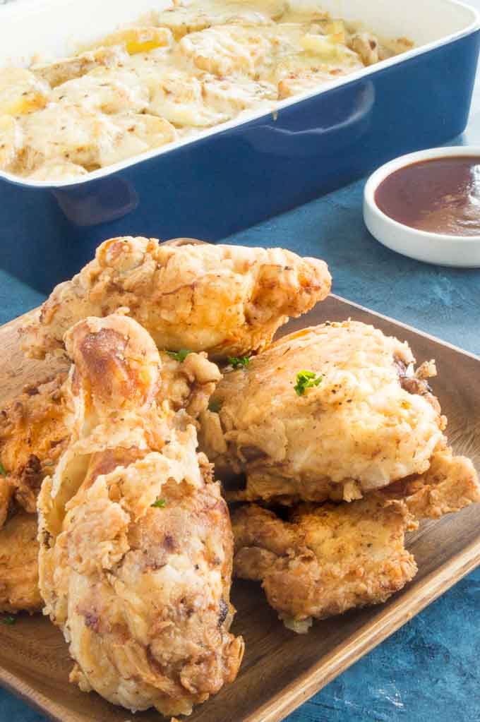 Extra crunchy fried chicken with potatoes