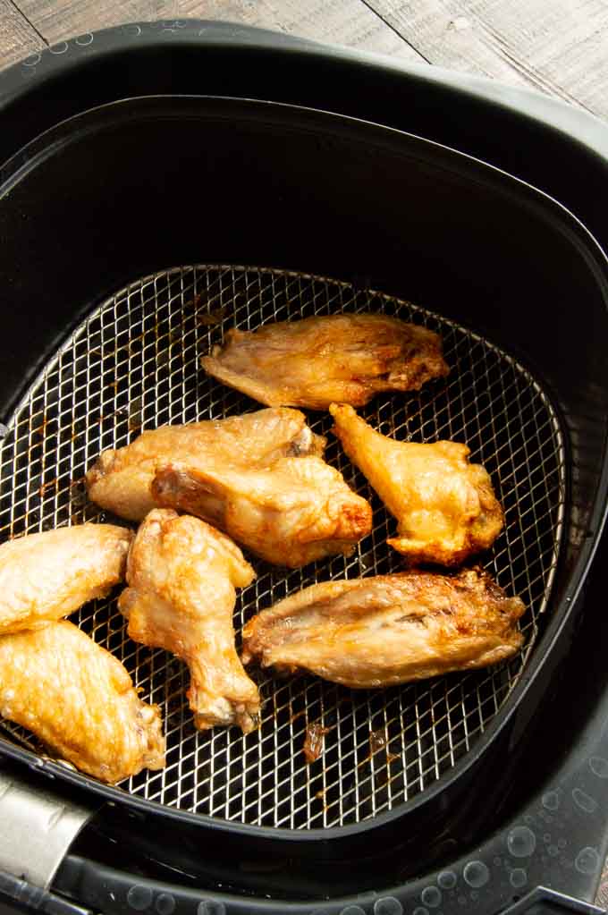 Airfryer wings just before flipping in the Airfryer