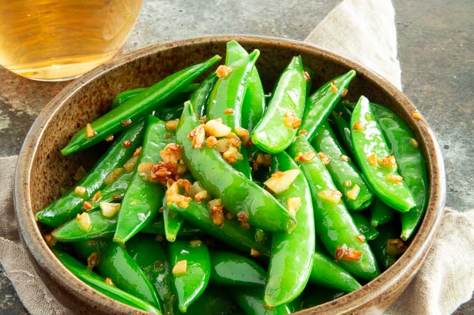 bowl of snap peas with garlic