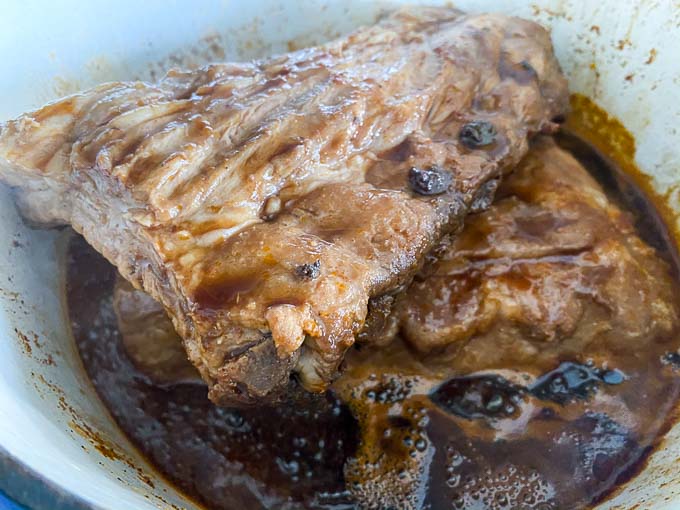 braising chinese ribs in the sauce