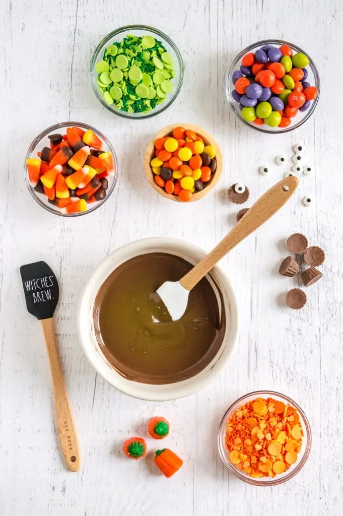 Halloween Bark: Halloween Treat Recipe