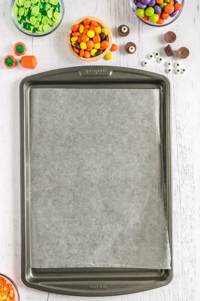 Halloween Bark: Halloween Treat Recipe