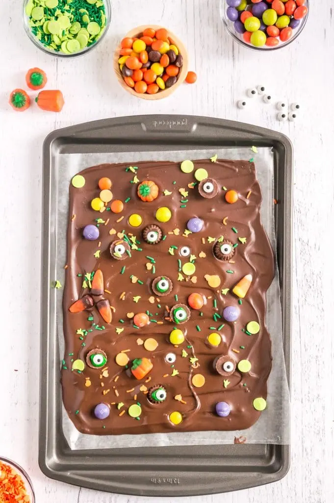 Halloween Bark: Halloween Treat Recipe
