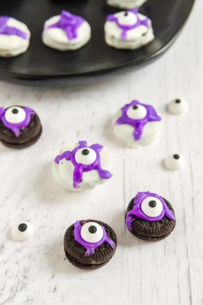 CREEPY EYEBALL OREOS